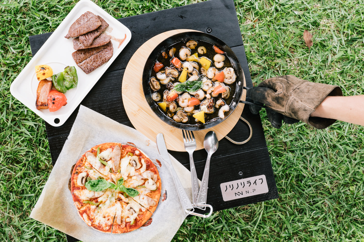 アップダウングリル/5色展開【木のピザ窯で新しいアウトドア料理体験を】